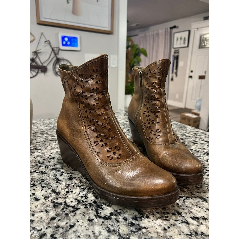 Antelope wedge heeled booties size 41 brown